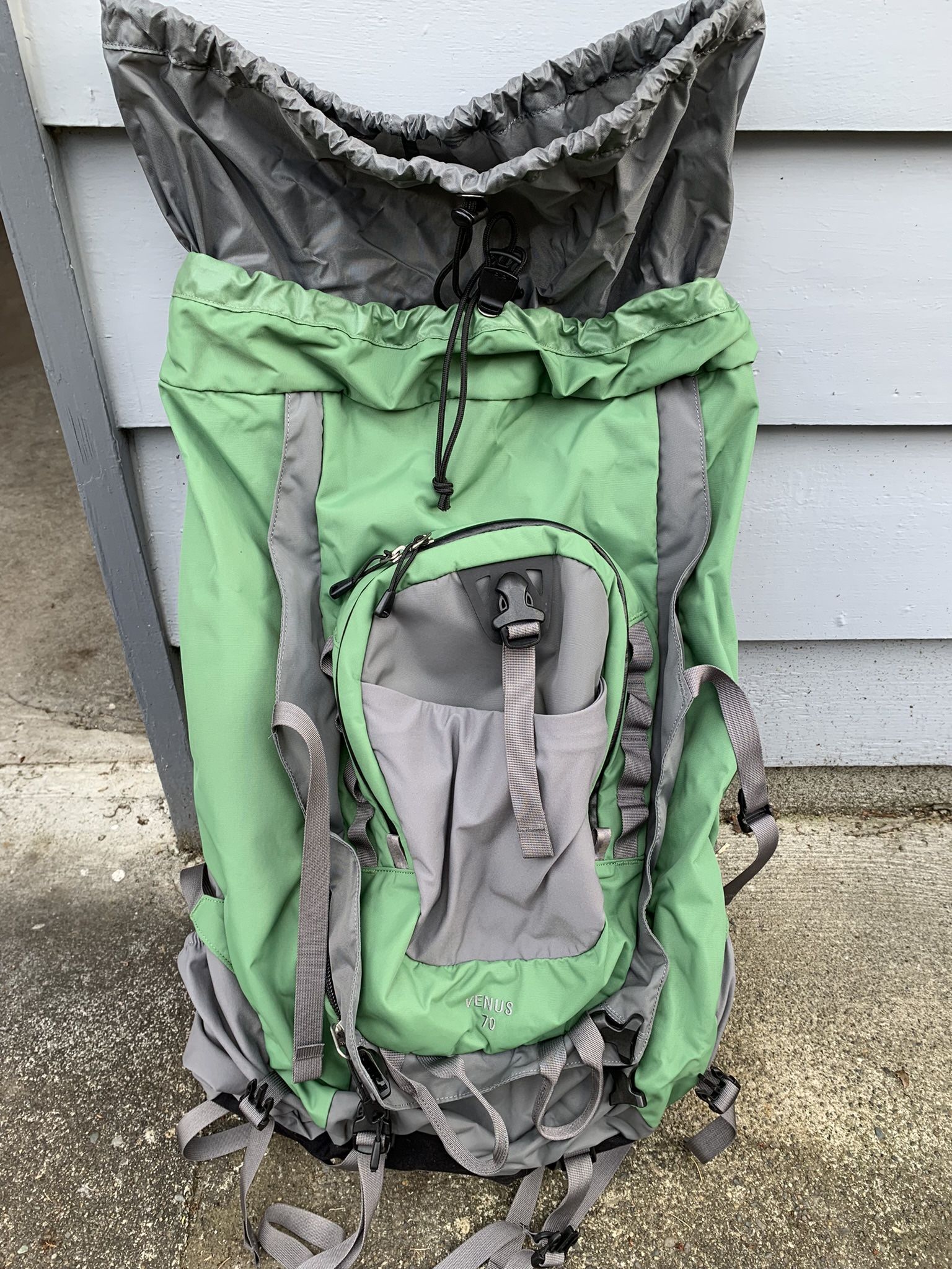 NEW REI Venus 70 Women’s Backpacking Pack