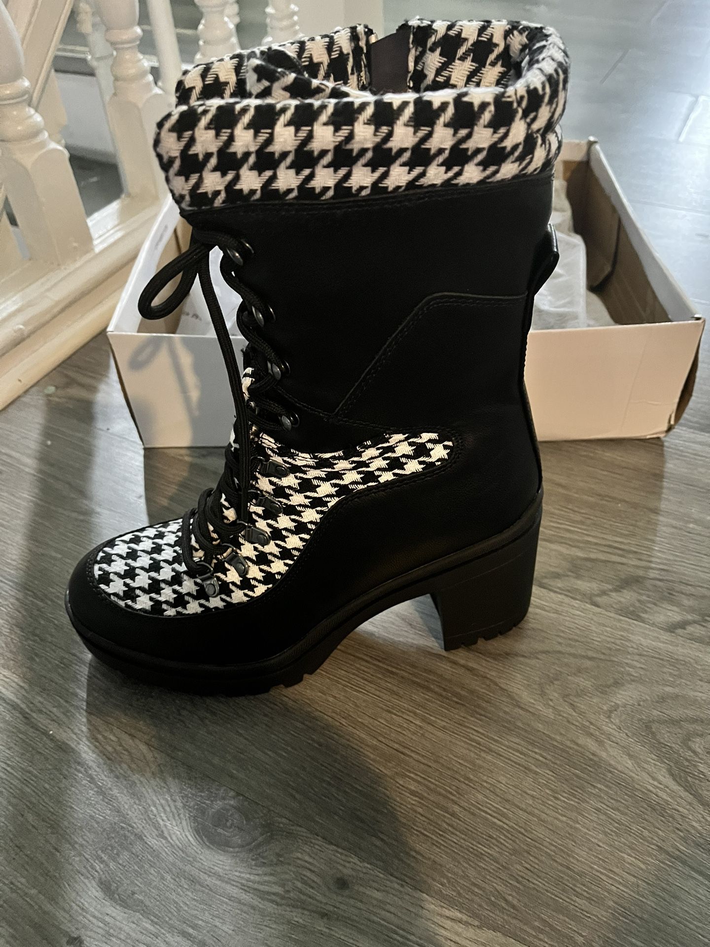 Houndstooth Boots Size 10