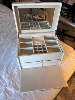 Jewelry box