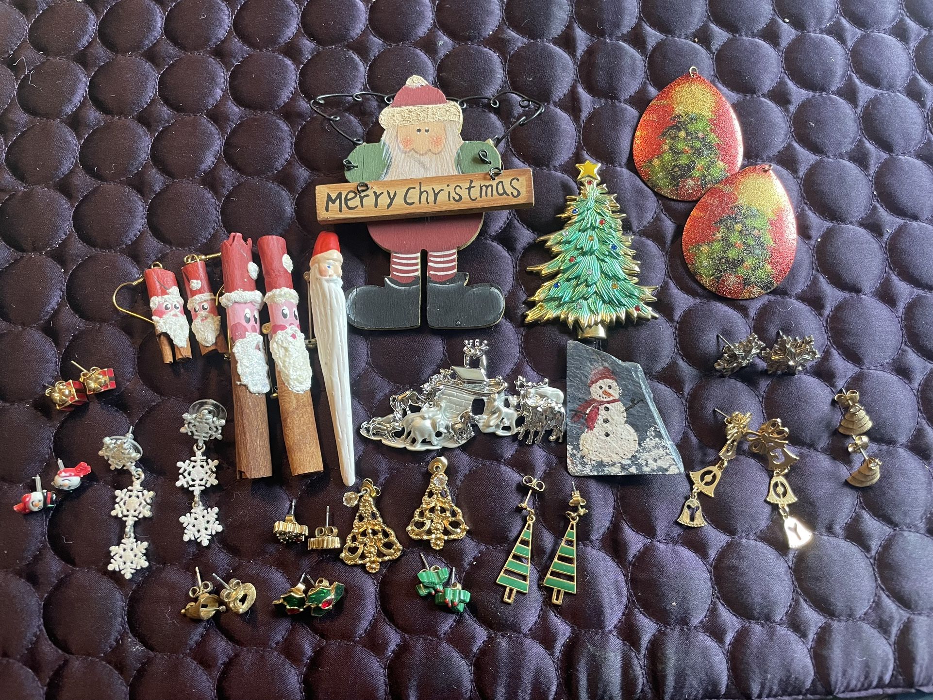 Lot Of 35 Holiday Christmas Brooches Pins Earrings 