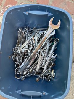 125 pieces of tools different sizes