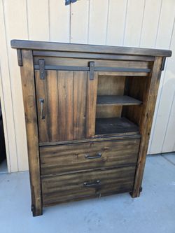 Dresser