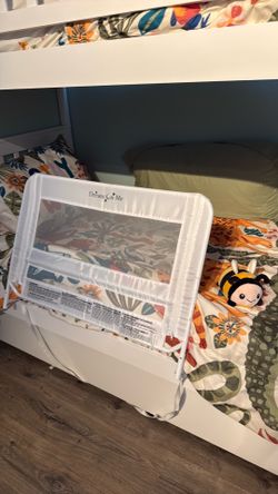 Toddler bed safety rail