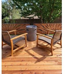 2 outdoor patio chairs 