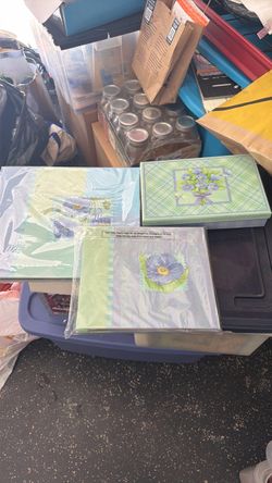 Scrapping albums/ folder / box. New! $2