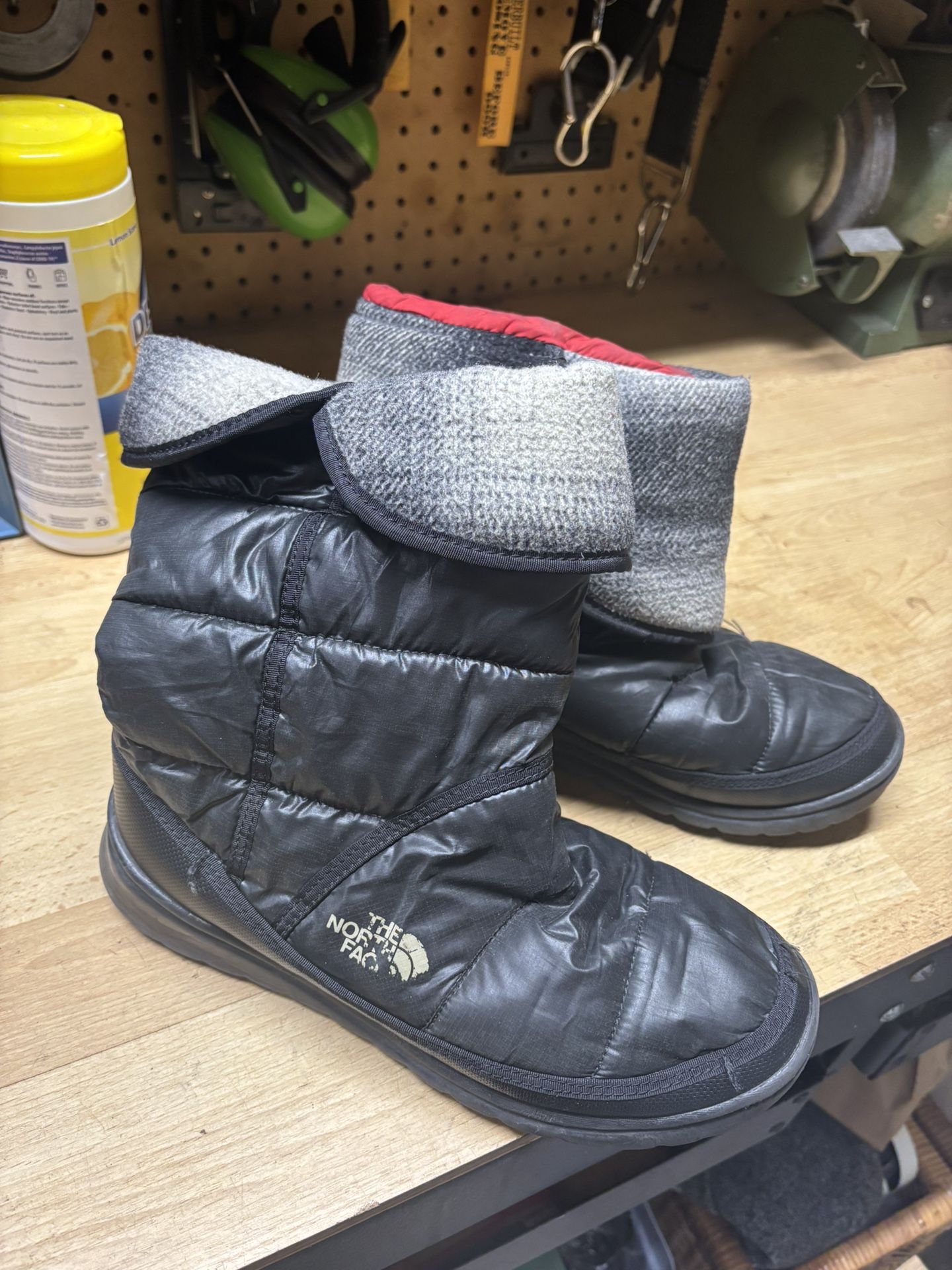 LOW PRICE MOVING- $198 + Tax Retail NORTH FACE WATERPROOF SNOW BOOTS