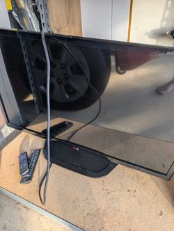 LG 32-inch Roku LCD HDTV PlayStation Xbox Switch Monitor with LED backlighting
