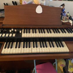 Hammond M3 organ