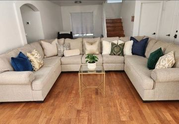 Ashley Furniture Extra-Large Sectional – Like New!