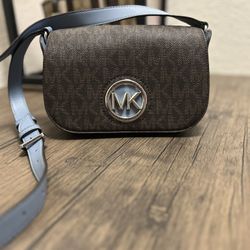 MICHAEL KORS Samira Small Messenger Bag