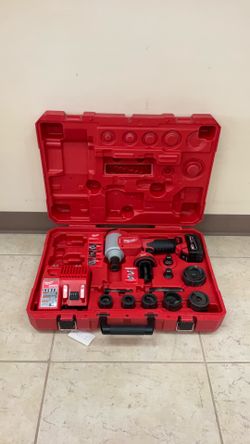 MILWAUKEE 2676-22 FORCE LODIC 10 TON KNOCKOUT TOOL.