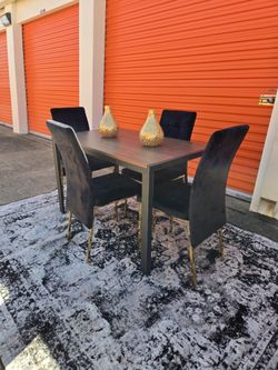 BEAUTIFULL DINING ROOMS SET SIMI NEW PERFECT CONDITION