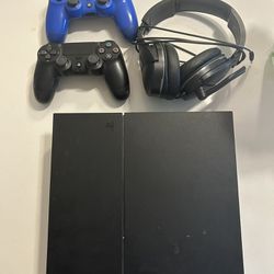 Ps4 - 2 Controllers And Turtle Beach Headset