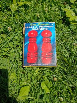 90s fine ceramic salt & pepper shakers, never used