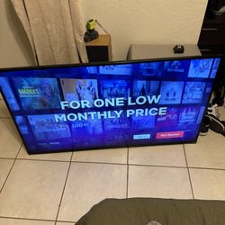 55” VIZIO SMART TV excellent cond WITH REMOTE