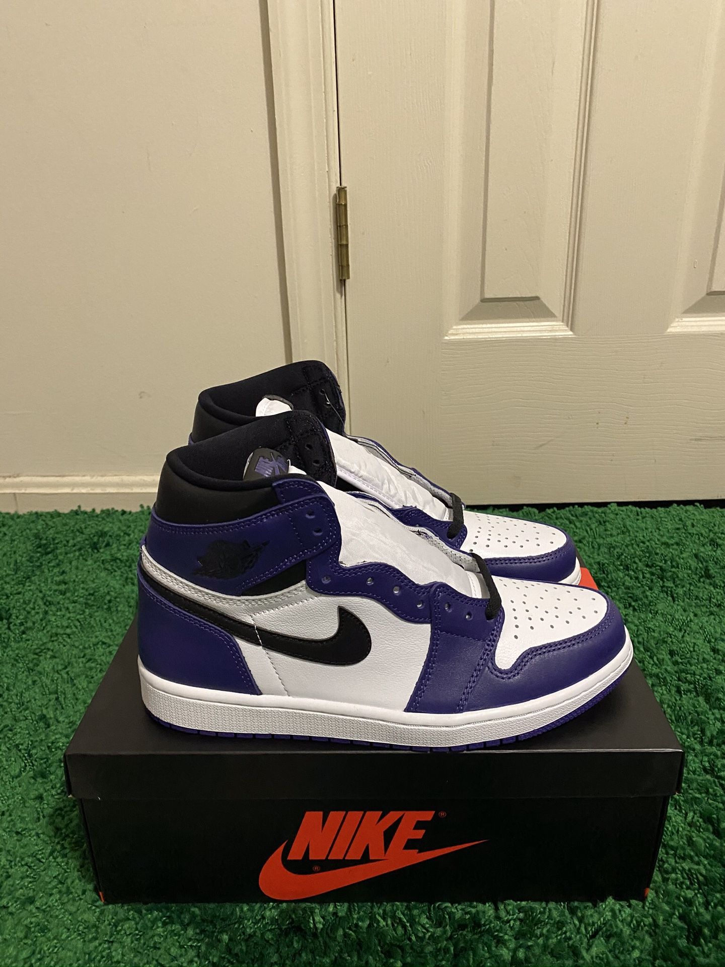 NEW NIKE AIR JORDAN 1 RETRO COURT PURPLE SIZE 8.5