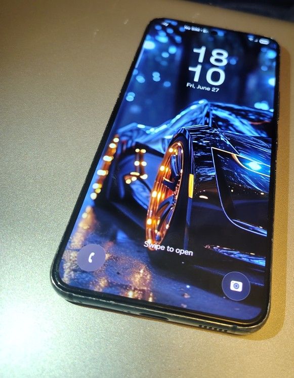 Samsung Galaxy S 22 5G UNLOCKED ANY NETWORK (Dual sims) in Good Condition. Only charges on wireless charger one will be included.
Display: 6.1-inch Dy