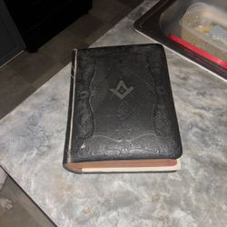 ANTIQUE 1891 MASONIC HOLY BIBLE ~ RARE HOLMAN EDITION PICTORIAL FAMILY BIBLE