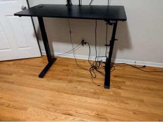Insignia™ - Adjustable Standing Desk with Electronic Control