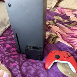 Xbox Series X W/ Controller