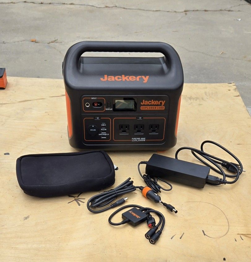 Jackery 1000w Power station With 120w Solar Panels