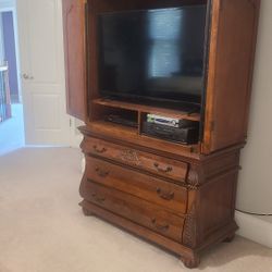 Chest Of Drawers.  Looks New