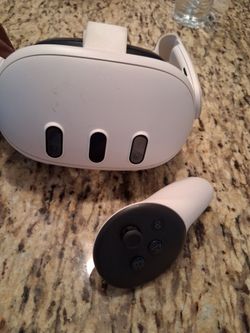 Meta Quest 3 VR w/ ONE  Controllers