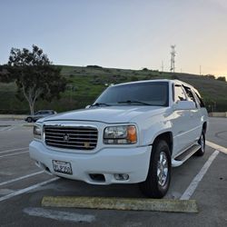 2000 Cadillac Escalade 
