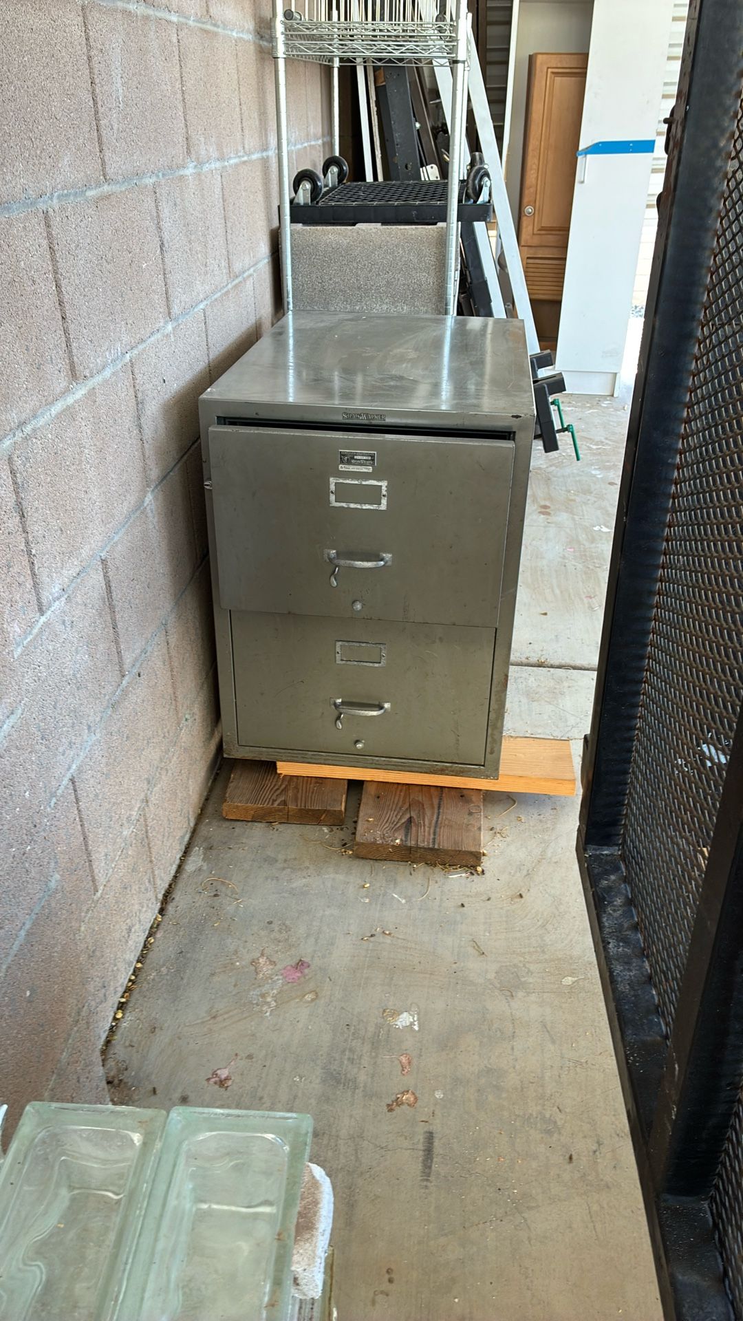 Fireproof file cabinet