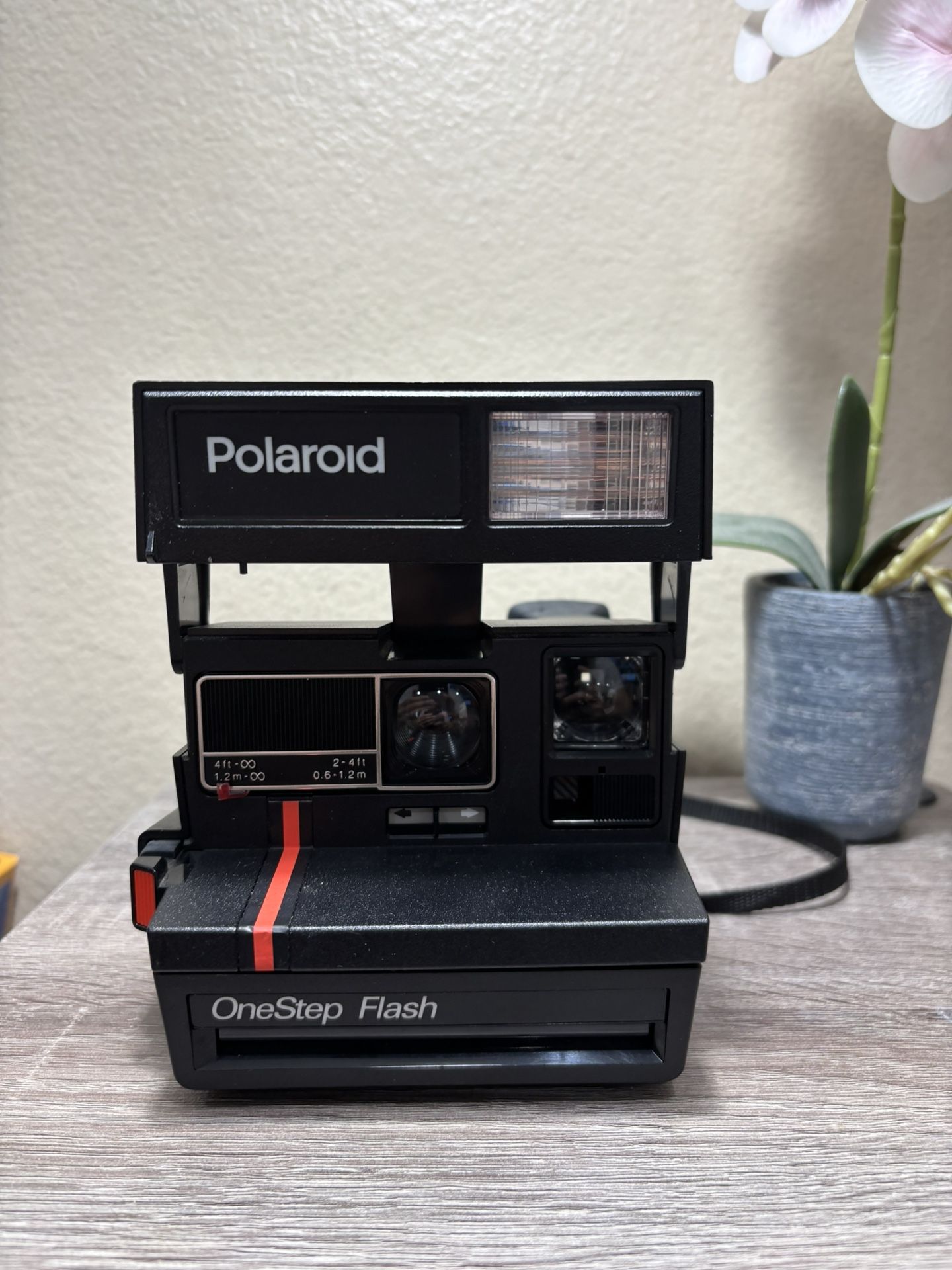 Vintage Polaroid One Step Flash 600 Film Instant Camera