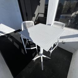 Beautiful White Outdoor High Top Table And Stools