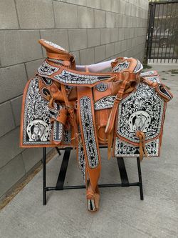 Montura bordada hecho en México 100% calidad