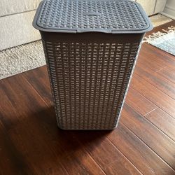 Dirty clothes basket