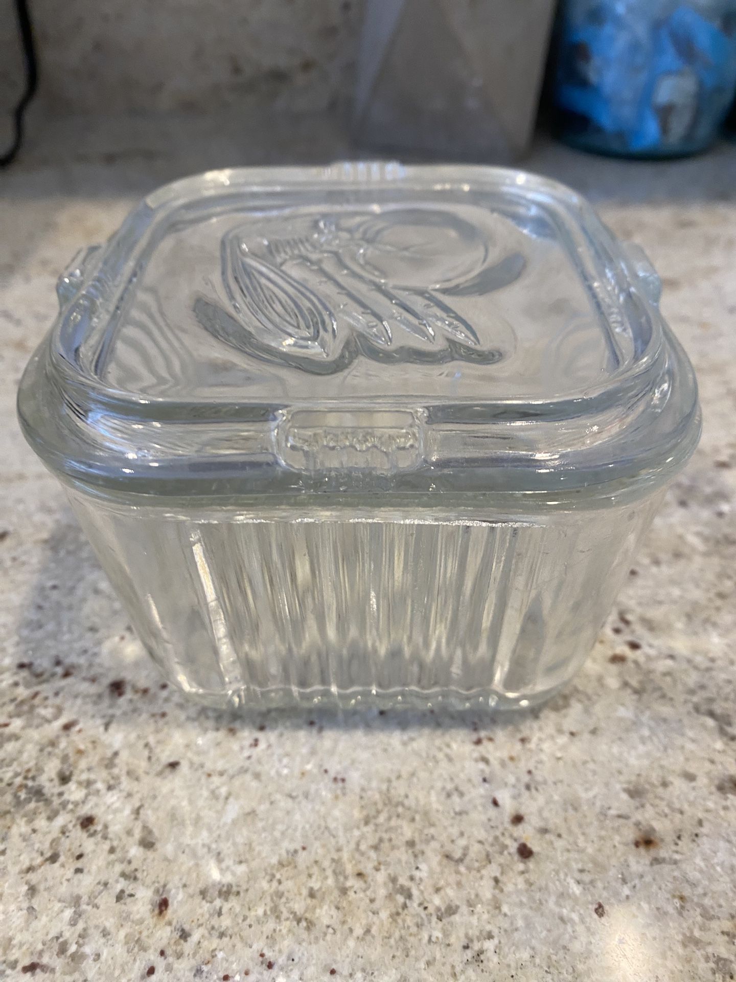 โVERY OLD GLASS REFRIG CONTAINER W/ETCHED VEGGIES ON INSIDE LID~~and VINTAGE (4 PIECES W/ Lid) CORNFLOWER PYREX