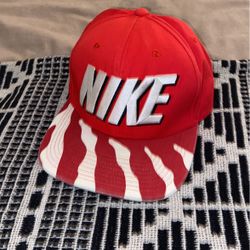 NIKE RED SHARKTOOTH SNAPBACK