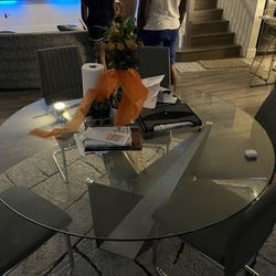 Zuri Furniture Trimmot Dining Table 