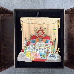 DLR - E -Ticket collection. Pirates of the Caribbean jumbo pin limited edition of 1000.