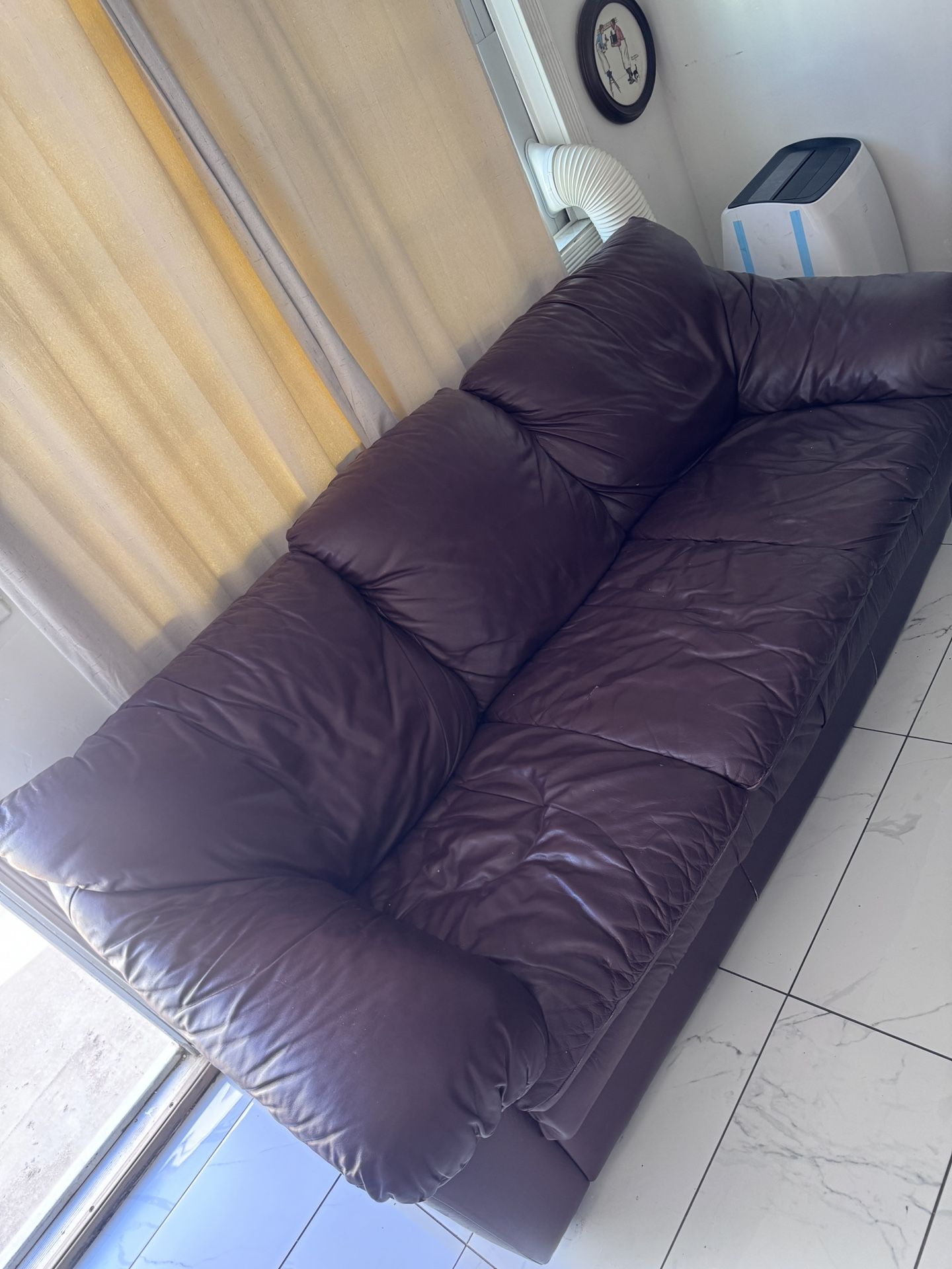 Free couch in Oldtown leather