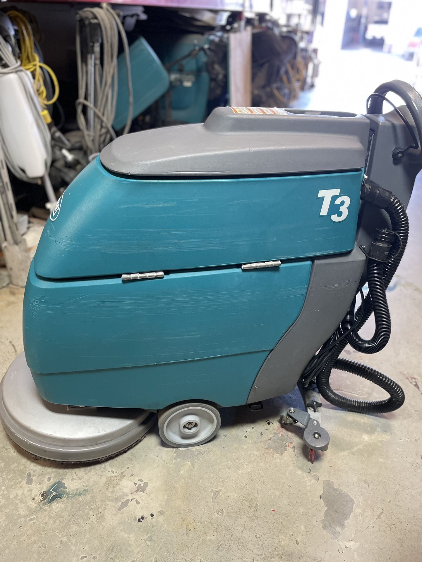 Tennant T3, Floor Scrubber