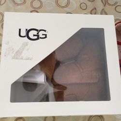 Kids UGGS Size 2 / 3 Jessie Bow