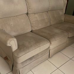 Lazy Boy 3 Seat Couch With 2 Recliners