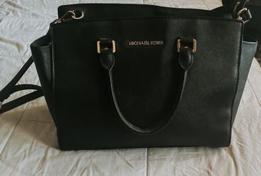 Black Michael Kors bag with gold hardware. Like new. Only used a couple times.