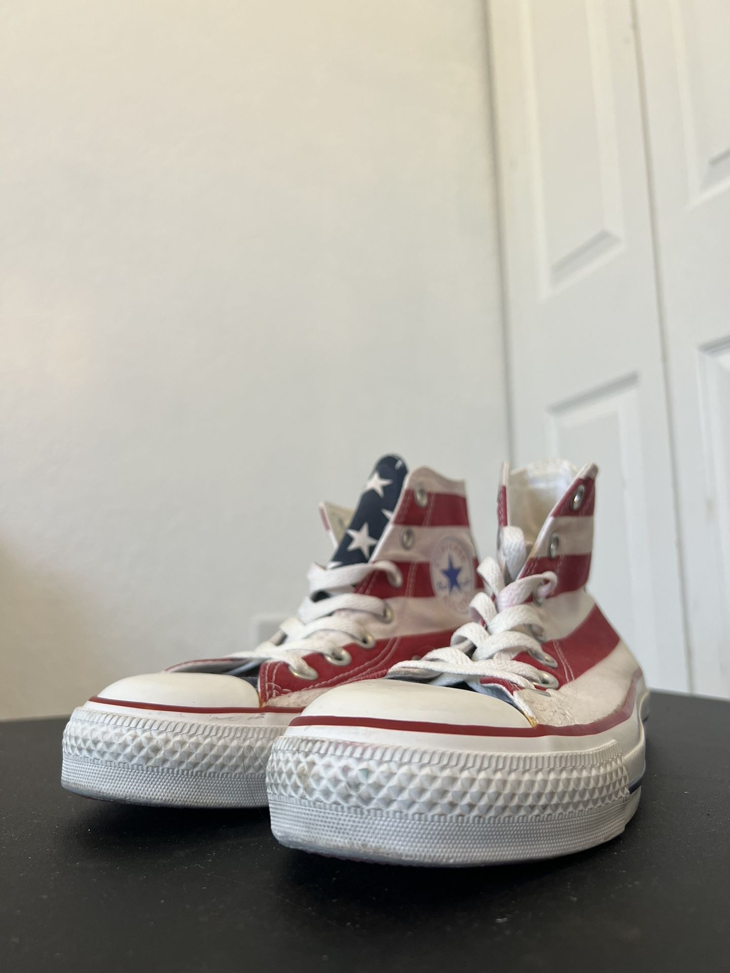 LIKE NEW AMERICAN FLAG CONVERSE,  WOMANS SIZE 7 