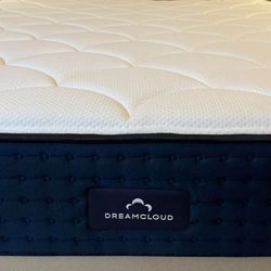 King Size Like New DreamCloud Mattress Split Box Springs & Bed Frame Optional 