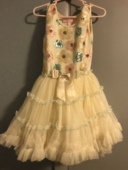 Lots of girls dresses 3T-5T