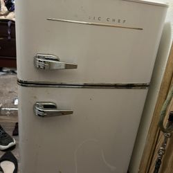 Mini Fridge 