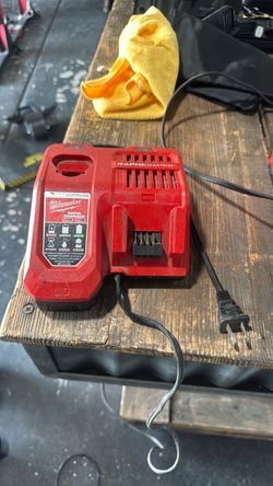 Milwaukee charger rapid charger for a M 12 and M 18