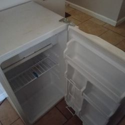 Mini Fridge 