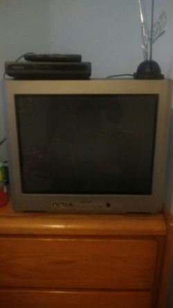 Like new emerson tv with remote