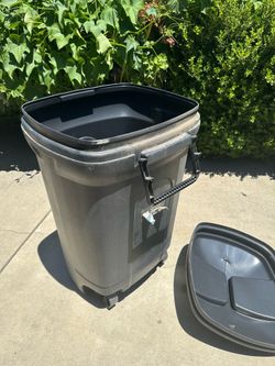 Trash can